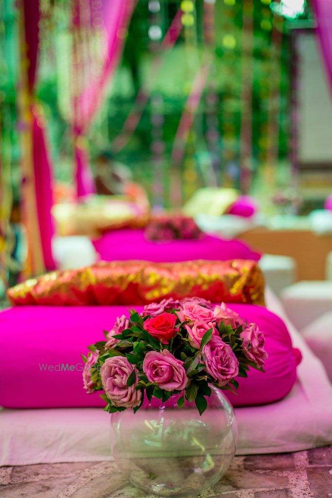 Photo of Table centerpieces with glass bowls and roses