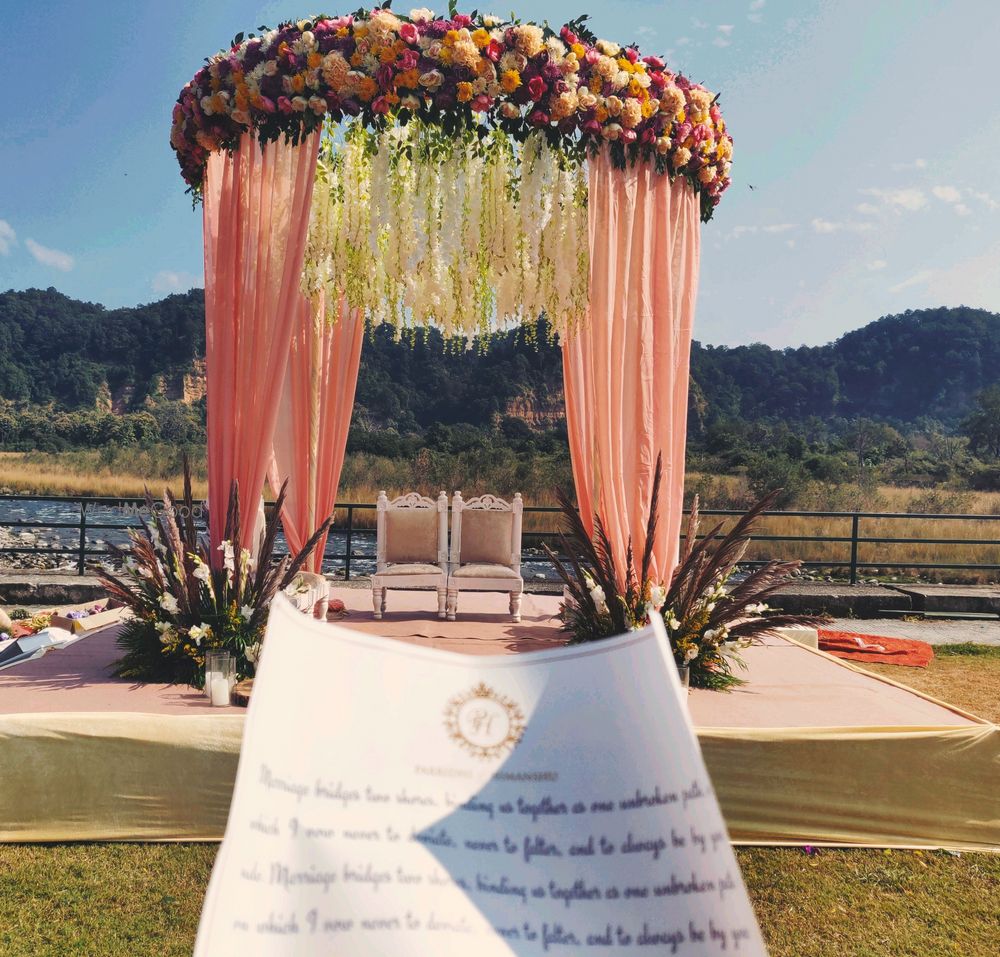 Photo of minimal peach mandap decor idea for an intimate wedding