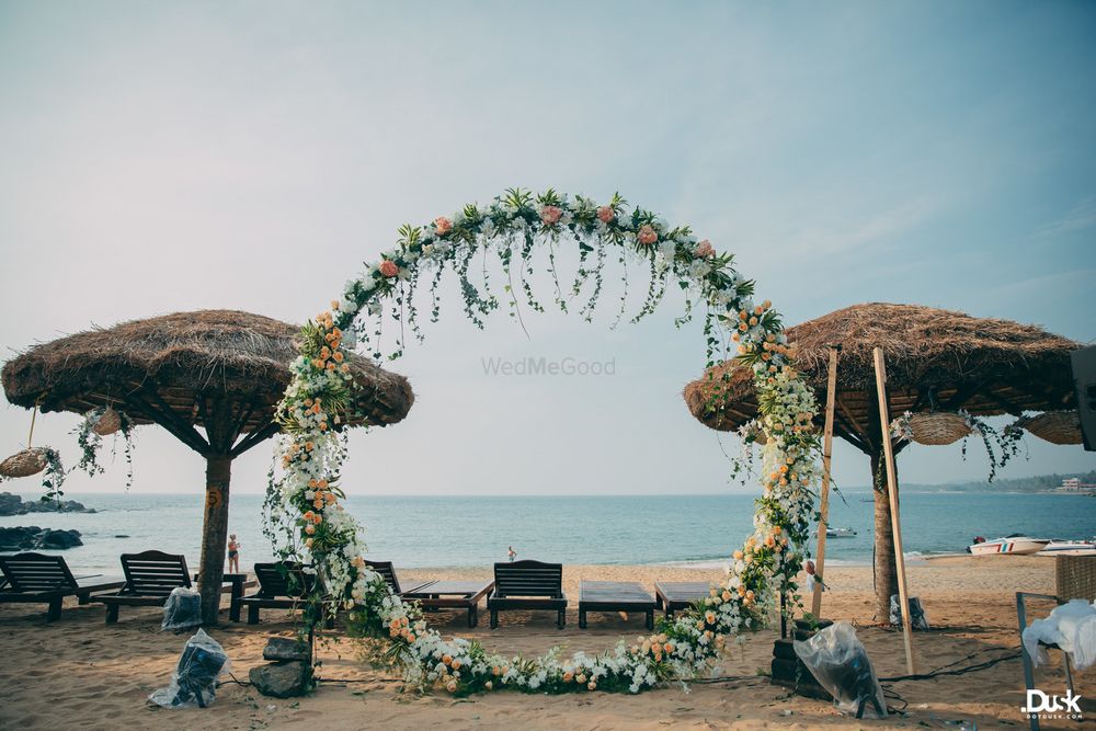 Photo of Floral ring for beach wedding idea