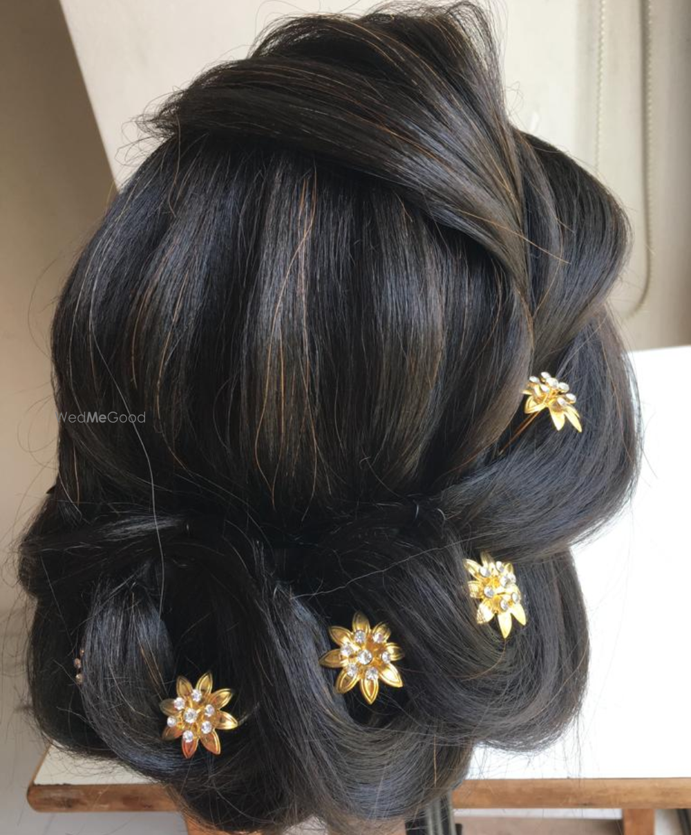 Photo From HAIRSTYLES - By Makeup by Roshni Dialani