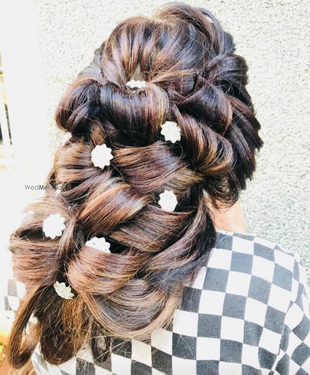 Photo From HAIRSTYLES - By Makeup by Roshni Dialani