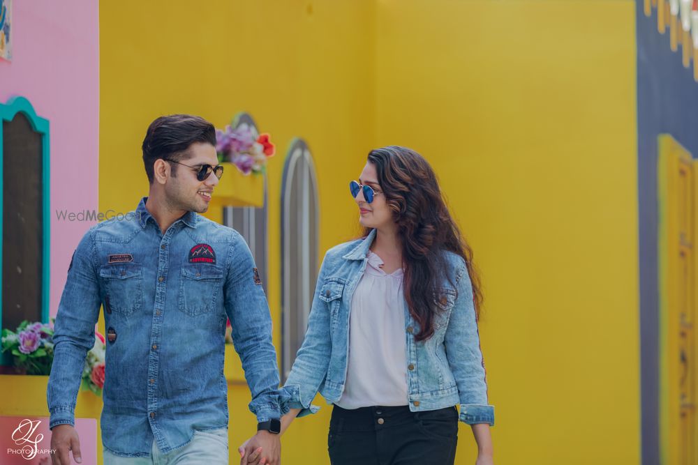 Photo From Pre Wedding Ashu & Partiksha - By Light Strokes Photography