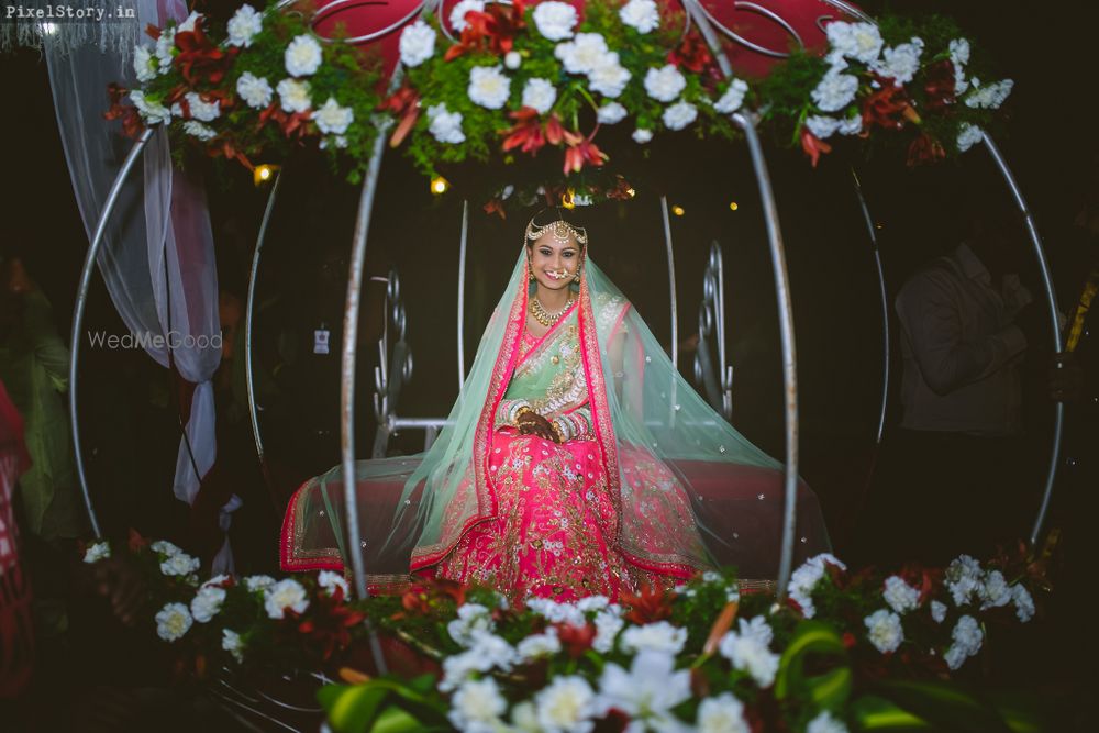 Photo of bride entrance in bird cage