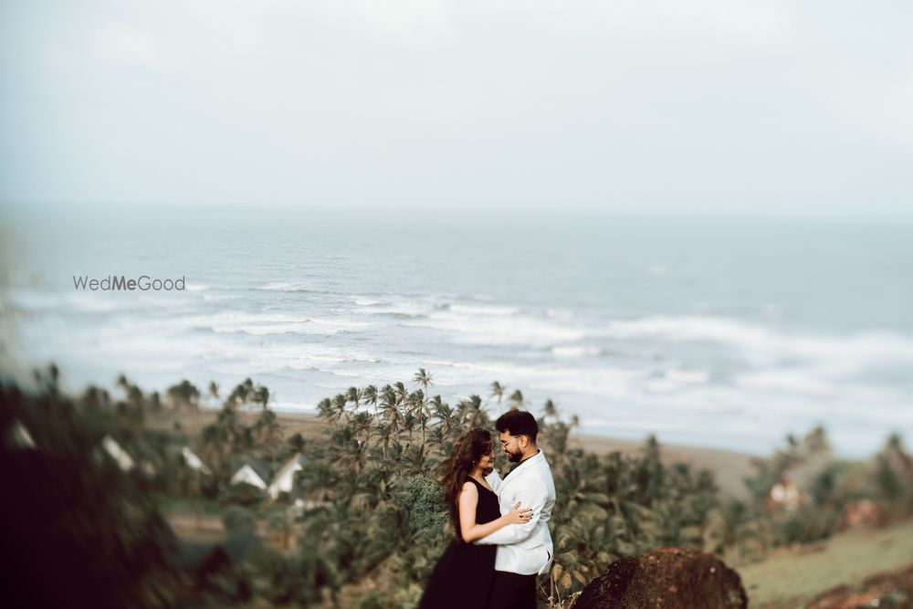 Photo From Mrugesh X Pooja Prewedding - By Hardikradiaphotography