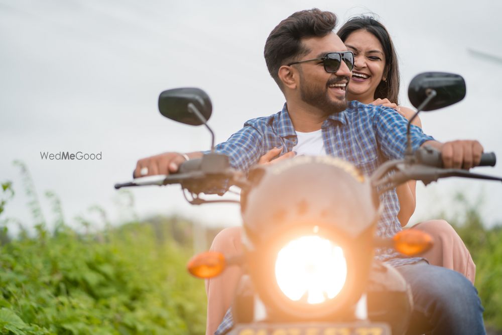 Photo From Mrugesh X Pooja Prewedding - By Hardikradiaphotography