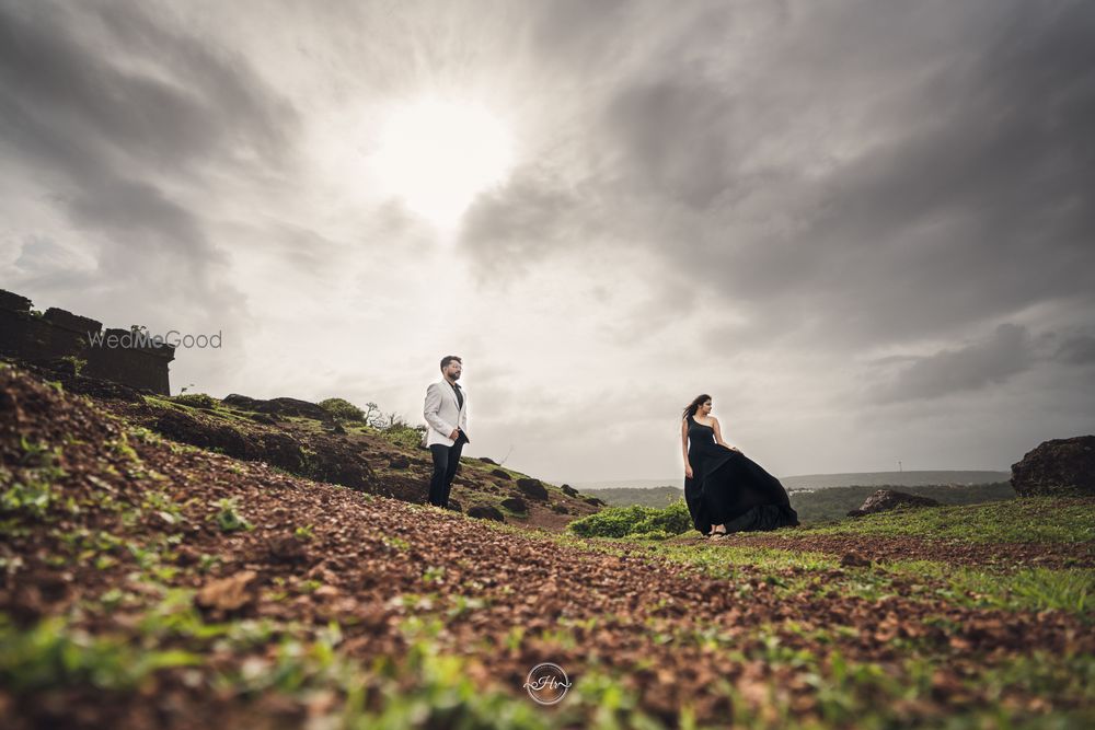 Photo From Mrugesh X Pooja Prewedding - By Hardikradiaphotography