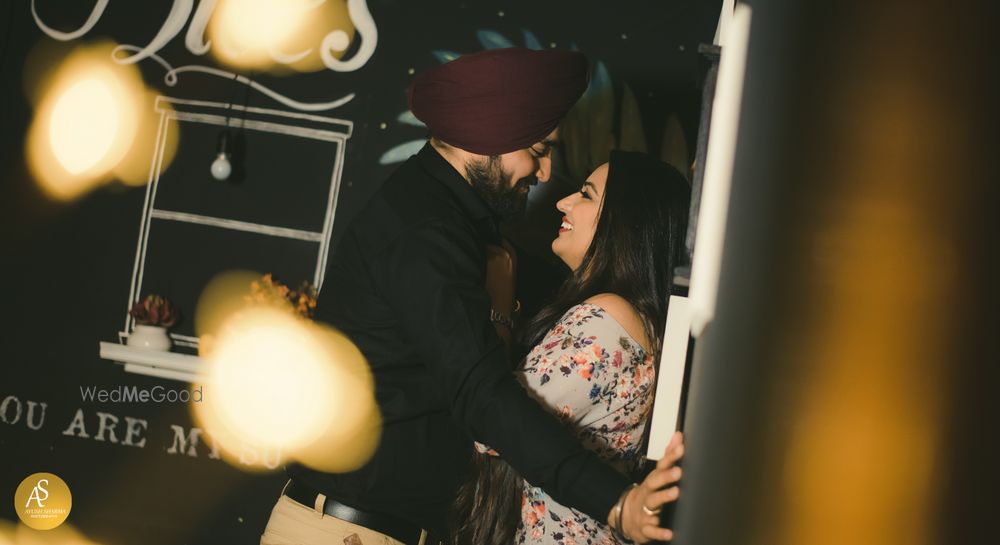 Photo From Prabhleen & Savneet Pre-wedding - By The Knotty Weds