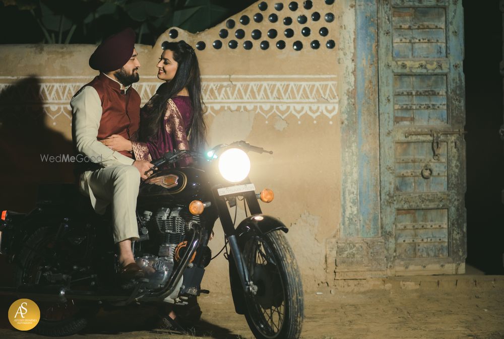 Photo From Prabhleen & Savneet Pre-wedding - By The Knotty Weds