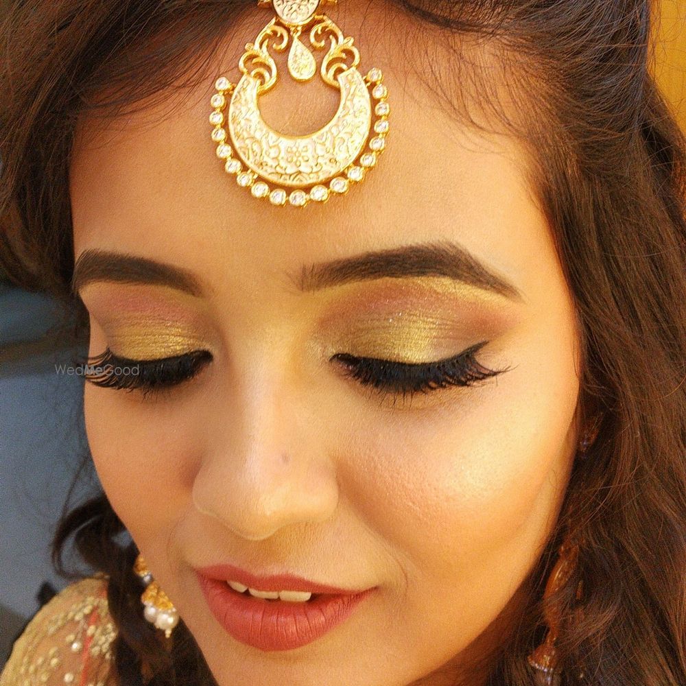 Photo From Engagement Pics - By Vandana Makeovers