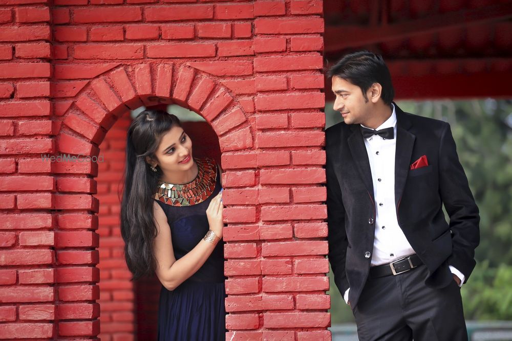 Photo From Pre Wedding - By H D R I Studio