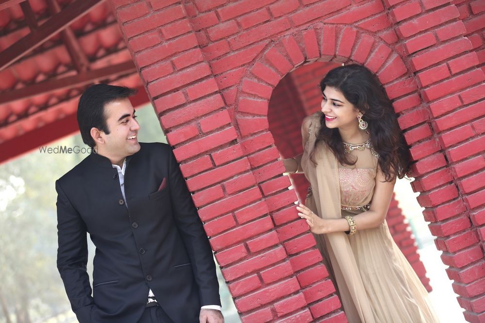 Photo From Pre Wedding - By H D R I Studio