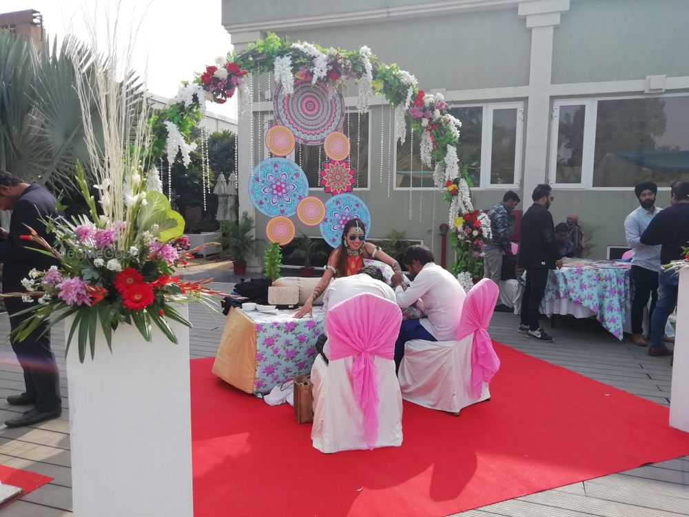 Photo From bright colours love in mehendi ceremony - By The Wedding Crowns