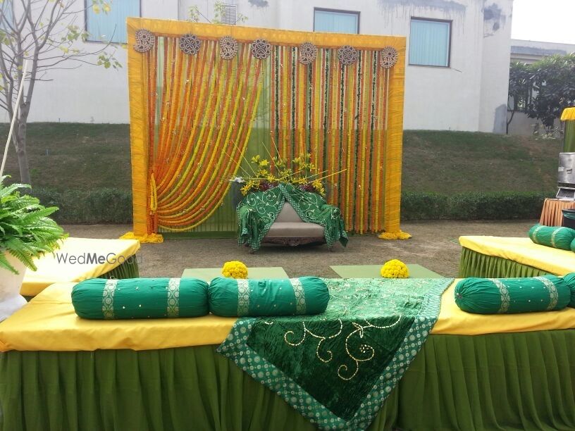 Photo From bright colours love in mehendi ceremony - By The Wedding Crowns