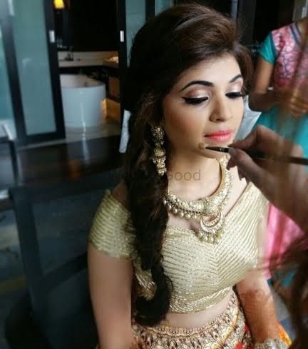 Photo From Mehendi Day Looks - By Makeup & Hair by Lekha