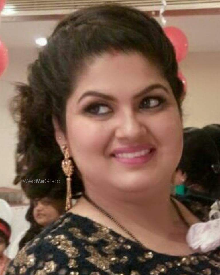 Photo From Beautifulbride#HAIRBYME#Sangeetlook#Tongs#messy#classy#staysimple#staybeautiful#chennaimua#paletteaffaire# - By Palette Affaire by Preethi 