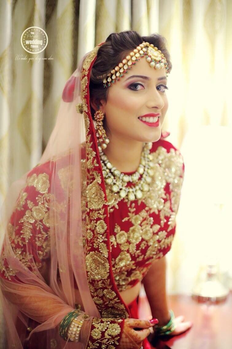 Photo of Bride in Red Lehenga and Pastel Pink Dupatta