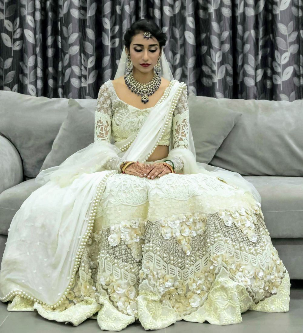 Photo From White Gujarati bride Rajvi - By Roopali Agrawal Make Up Artist