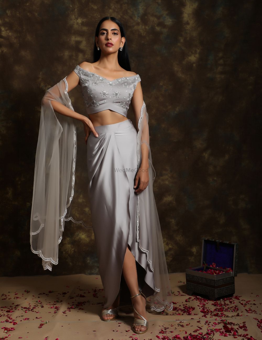 Photo of An off-shoulder blouse and a skirt paired with a cape