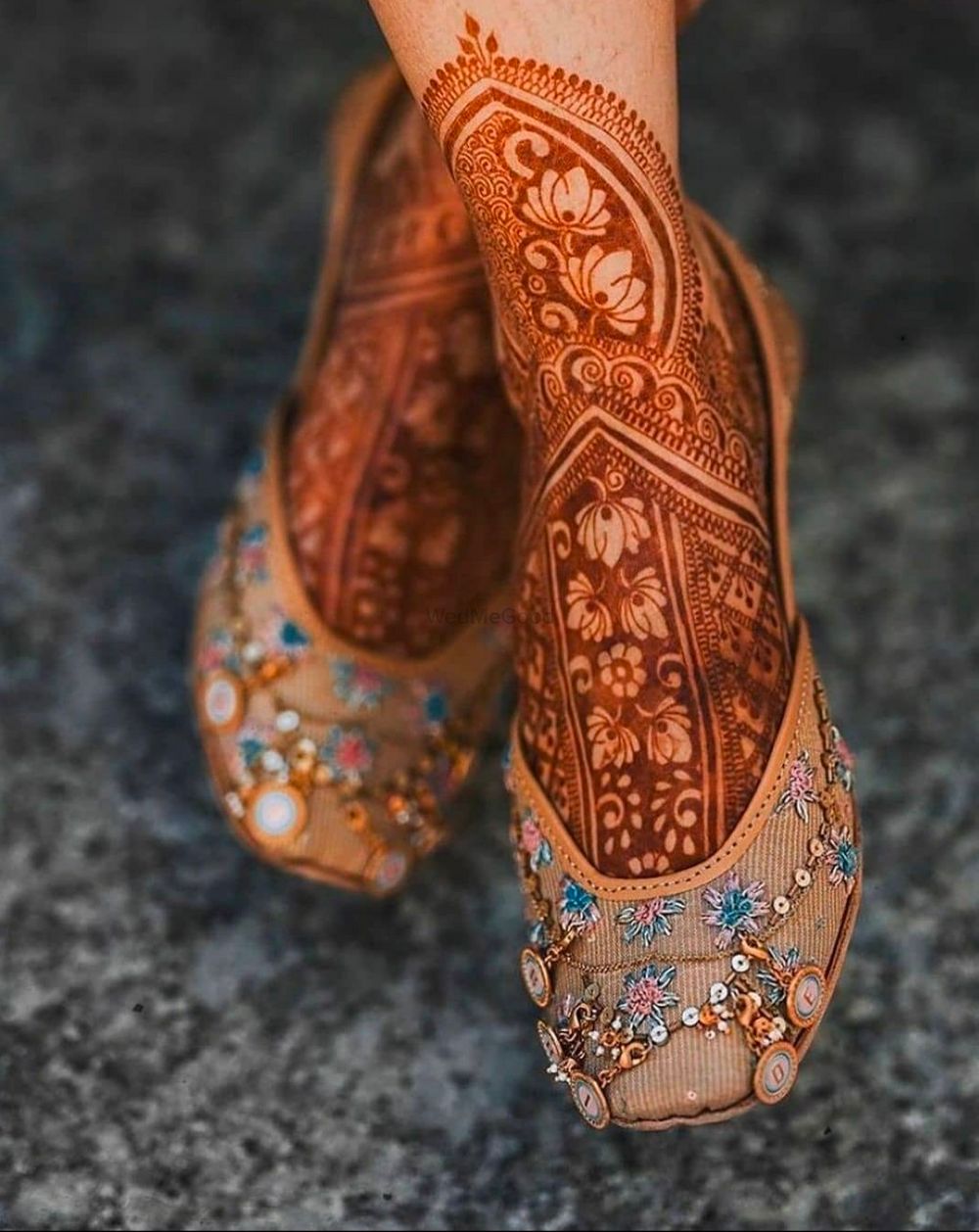 Photo of Bridal feet mehendi and jutti