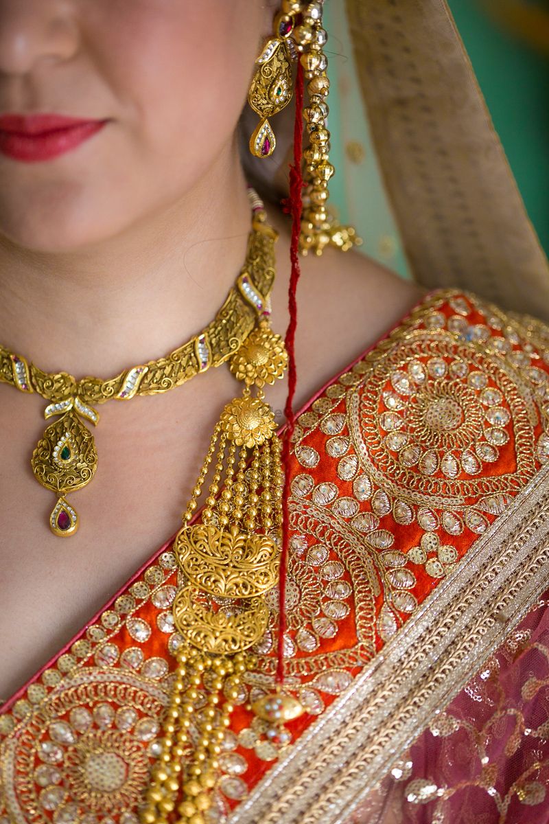 Photo of Kashmiri Bride Wearing Antique Jewellery