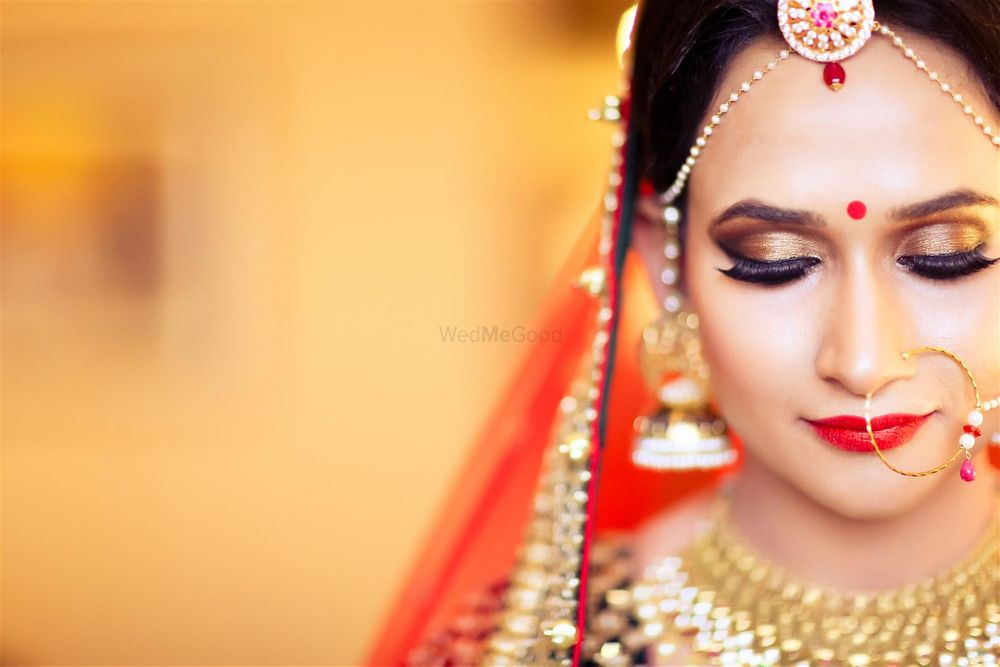 Photo of Brown Bridal Eye Makeup Paired with Red Lips