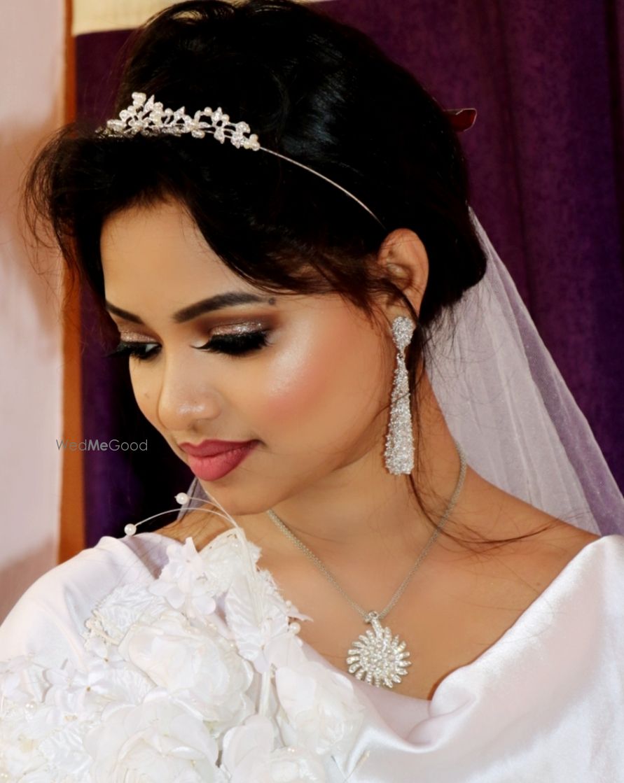 Photo From ChRisTiaN WeDDinG MakeUp - By Makeup by Moblina
