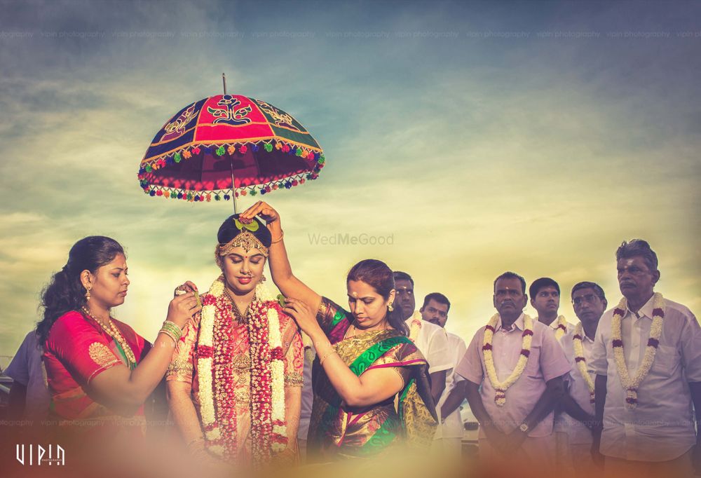 Photo of South Indian Bridal Entry Under Traditional Umbrella