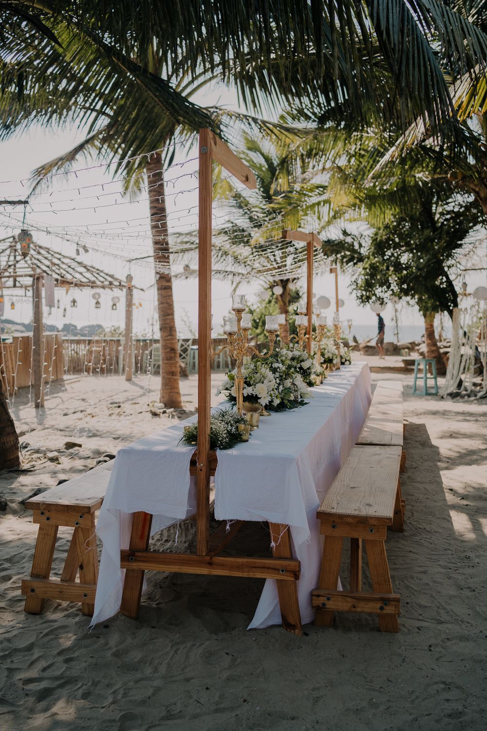 Photo of picnic theme decor for beachside wedding