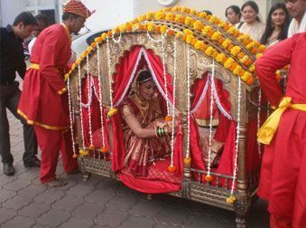 Photo From bride and groom grand entry - By Momentz Wedding Planner