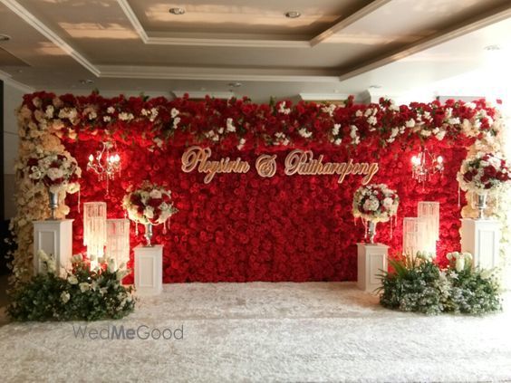 Photo From Reception themes decor - By Momentz Wedding Planner