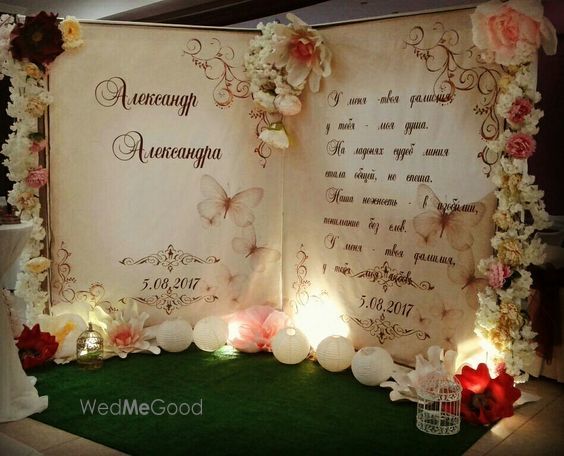 Photo From photo booth decor - By Momentz Wedding Planner