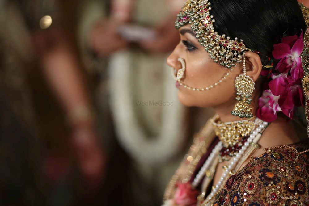 Photo of heavy bridal jewellery with maroon lehenga