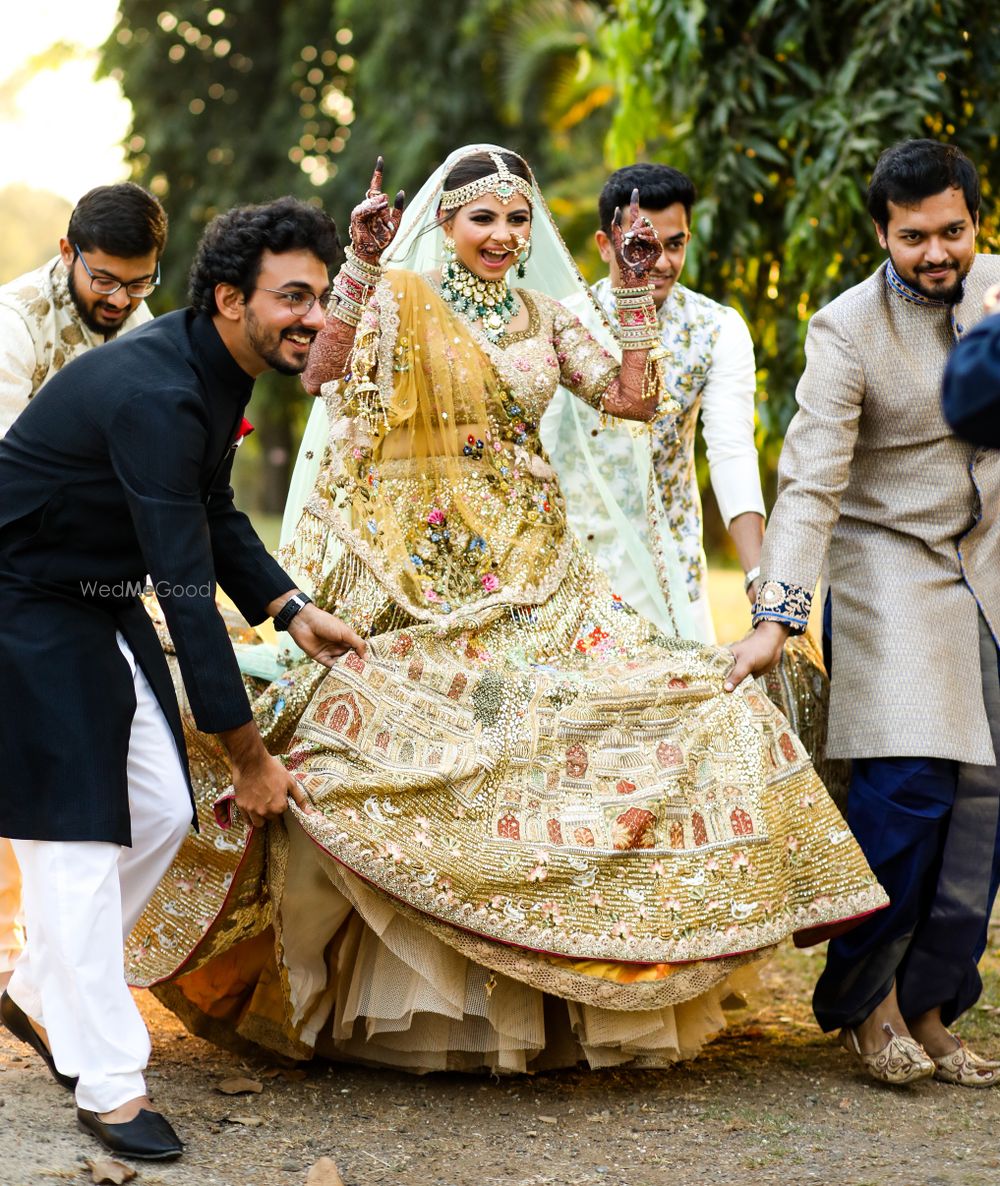 Photo of Bride with brothers