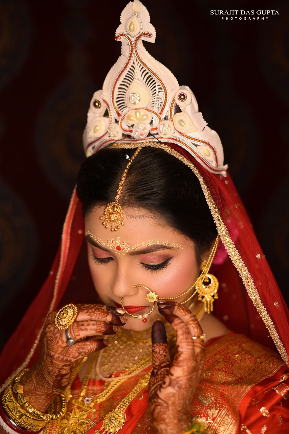 Photo of A beautiful Bengali bride wearing nath.