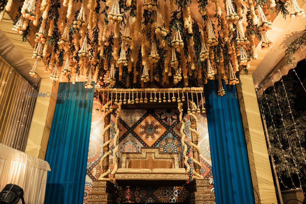 Photo of gold theme indoor mandap decor