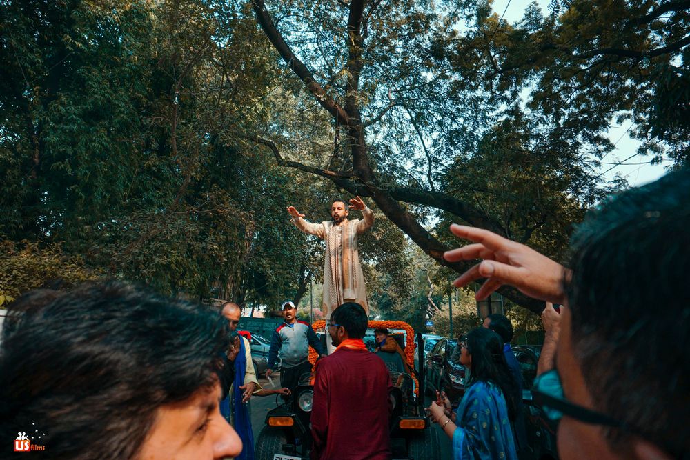 Photo of groom dancing in open jeep in baraat shot