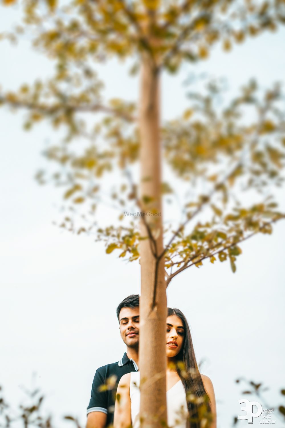 Photo of outdoor pre wedding shoot with creative shot