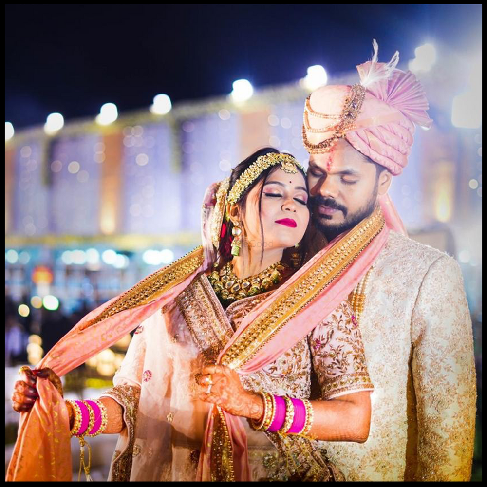 Photo From Bride Anjali's lovely pose with her love  - By Pakeeza Plaza