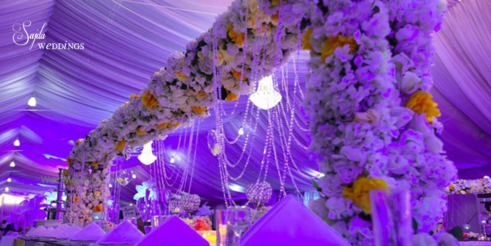 Photo of floral arrangement on top of the table