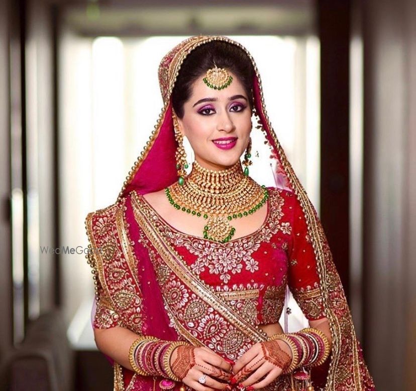 Photo From wedding look of Himanshi  - By Loose Powder Makeups