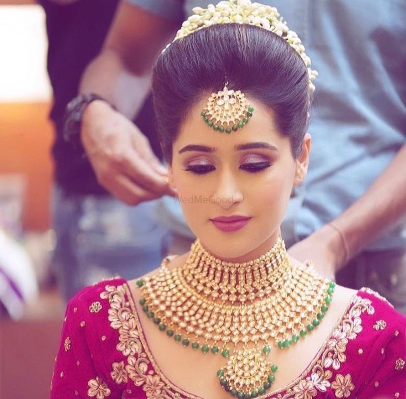 Photo From wedding look of Himanshi  - By Loose Powder Makeups