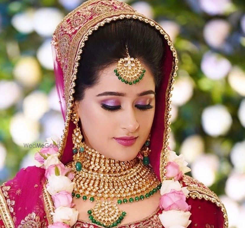 Photo From wedding look of Himanshi  - By Loose Powder Makeups