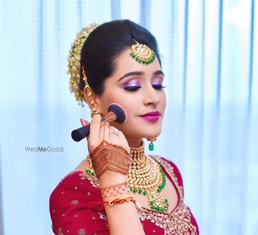 Photo From wedding look of Himanshi  - By Loose Powder Makeups