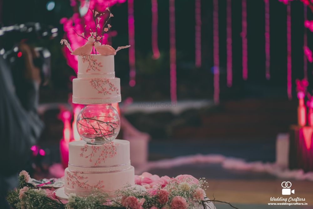 Photo of A fancy wedding cake.