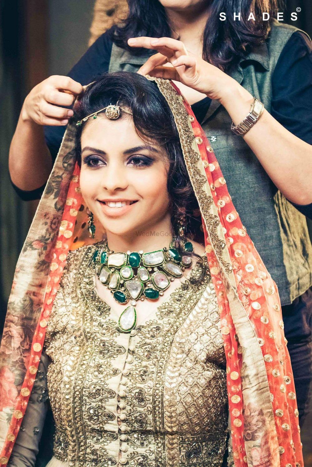 Photo of Bride with chunky green uncut diamond necklace