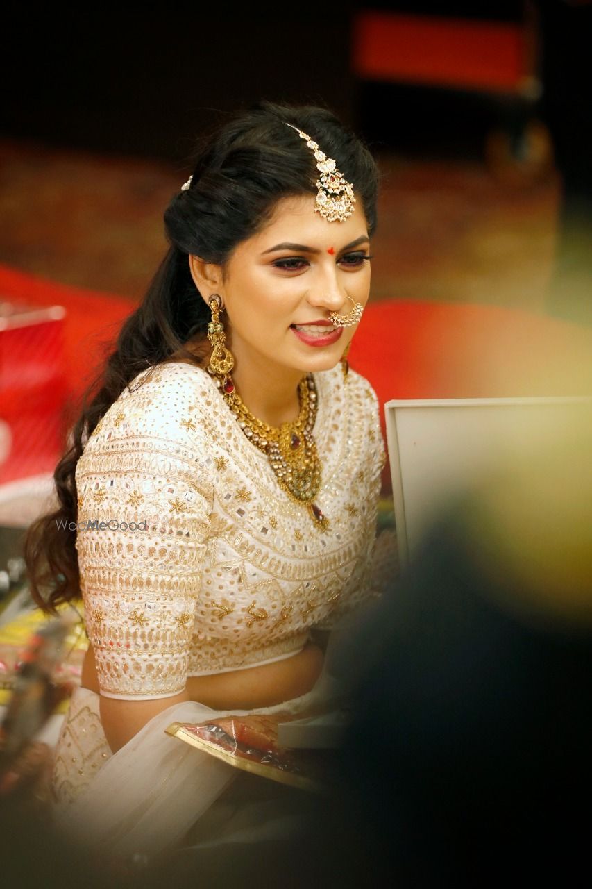 Photo From bride Aayushi patwa - By Makeup by Ajab Alif