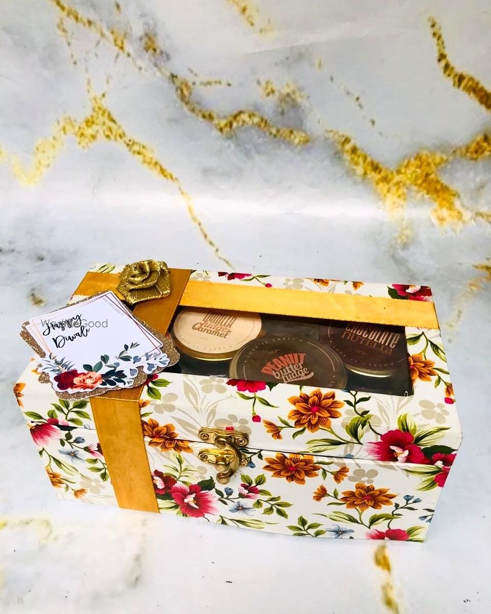 Photo From Wedding Card Fillers - By Love is Cakes