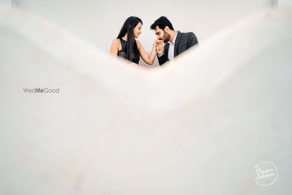 Photo From Varsha & Mitesh Pre-Wedding | Sets In The City - By Dreamcatchers Photography