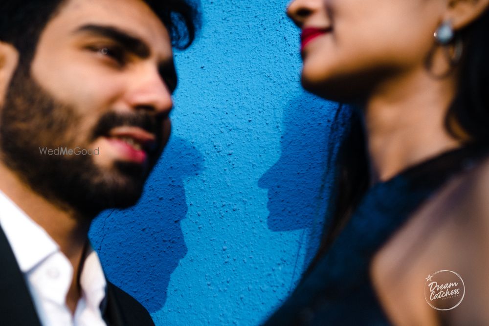 Photo From Varsha & Mitesh Pre-Wedding | Sets In The City - By Dreamcatchers Photography