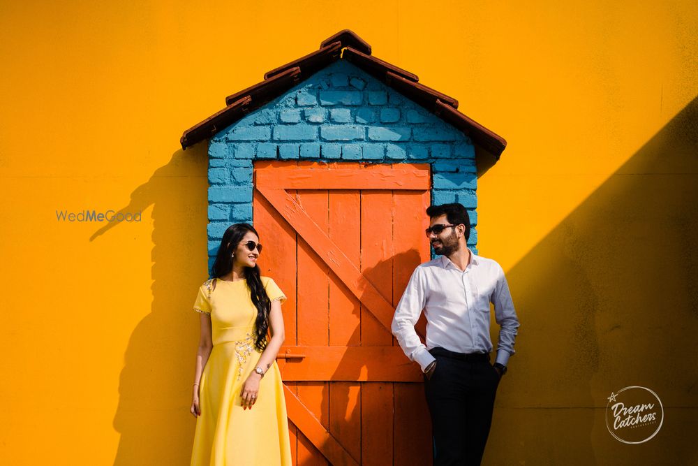Photo From Varsha & Mitesh Pre-Wedding | Sets In The City - By Dreamcatchers Photography